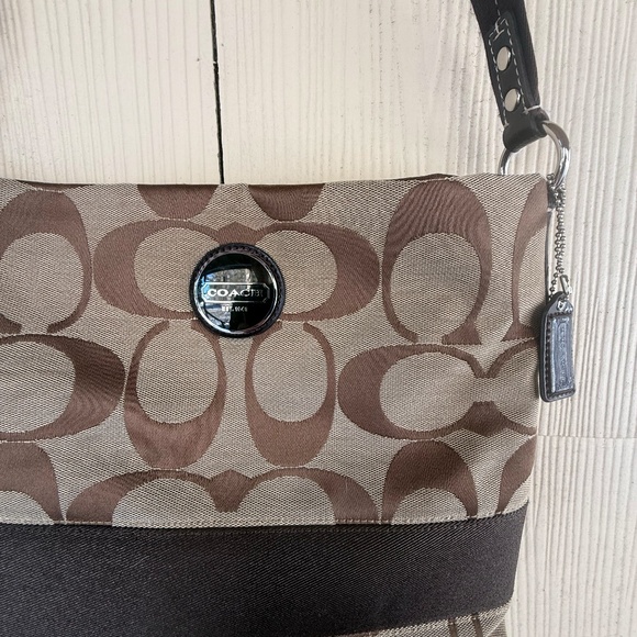 Coach Signature F19220 Crossbody Shoulder Handbag Purse Brown - Picture 2 of 6